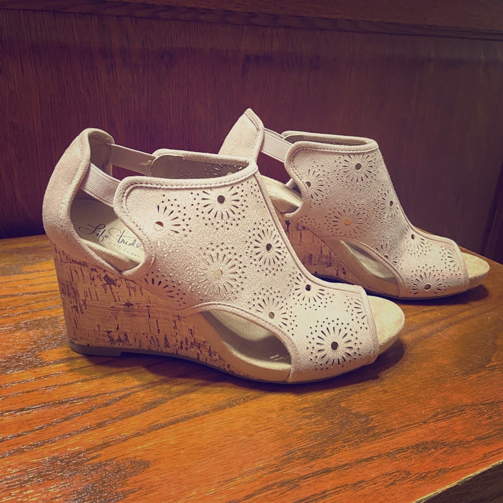 LifeStride Hinx Floral sandals. Size 7.5 wide.